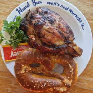 Frische knusprige Schweinshaxn zur Brotzeit